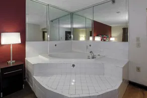 Red Roof Inn PLUS+ & Suites Opelika - Wellness
