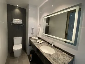 Hotel Catena - Bathroom