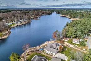 Lakefront Retreat on 18 Acres w/ Hot Tub! - Interiør