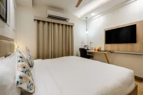 Hotel Royal Orbit Near Dronacharya Metro Station DLF Phase 3 Gurgaon Manage by Revemaster Hospitality - Værelse