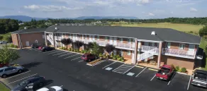 Affordable Suites of America Waynesboro - Interior entrance