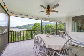 < 1 Mi to Lake Chatuge: Home w/ Mtn & Water Views! - Innenbereich