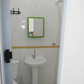 Balcony Hostel Hotel - Bathroom