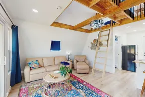 Dog-friendly A-frame Cabin w/ Deck - Innvendig