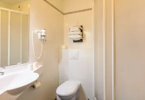 B&B HOTEL Compiègne Thourotte - Bathroom