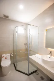 Hera Hotel Airport - Bathroom
