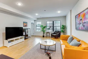 8 Mi to Metlife Stadium: Urban Jersey Retreat - Interior