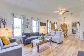 Half-mi to Dtwn Lufkin: Charming & Spacious Home! - Intérieur