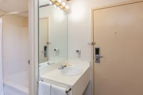 Schenectady Inn & Suites - Salle de bain