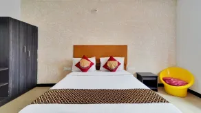 iROOMZ Rich Queen House Cottage - Zimmer