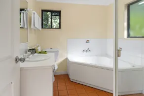 Montville Country Cabins - Badezimmer