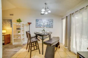 "Chambray" Moreno Valley - Stunning 4 bd, 2 ba home with AC and laundry - Interiör