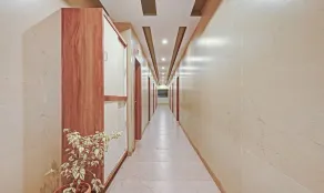 Itsy Hotels Sri Sai Grand Inn - Lobby