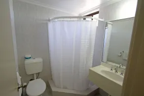 Atlas Motel - Bathroom