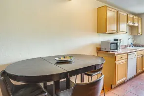 Work, Hike & Swim: Central Tucson Condo w/ Pool - Interiør