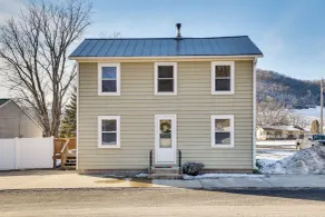 Authentic Brownsville Farmhouse: 1 Mi to River! - Interior
