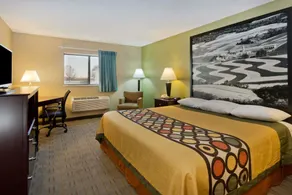 Super 8 by Wyndham Rochelle - Room