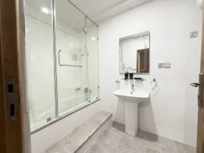 The AUD Luxury Apartments - Bathroom