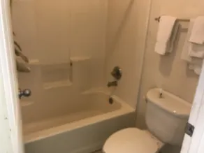 COUNTRY INN MOTEL - Bathroom