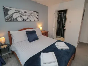 17 Costa Way - Room