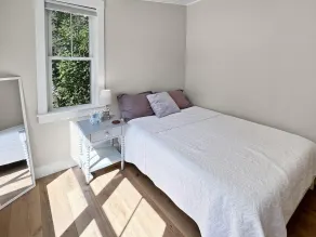 Long Sands Home - Room