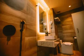 The Maximilian Hotel - Bathroom