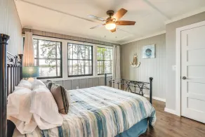 Secluded Avinger Home w/ Lake Access! - Interior