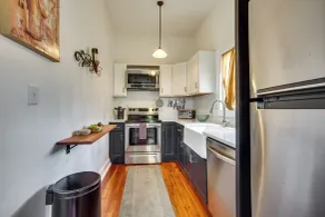 1 Mi to Scad! Historic Savannah Haven w/ Patio - Interiör