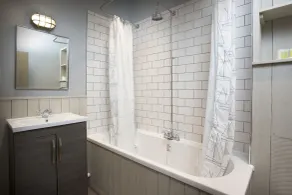 The Ship & Trades - Bathroom