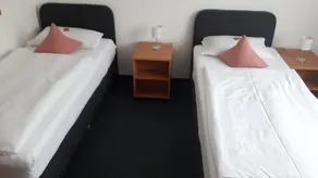 Hotel Café Galerie I Hannover-Garbsen I Free Parking - Room
