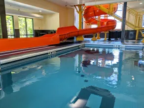Chateau Fredericton, Trademark Collection by Wyndham - Piscine