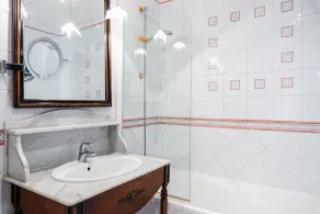 Maison Eugenie - Bathroom
