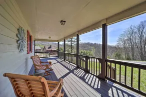 Walk to New River Access! Family Cabin w/ Deck - Interiør