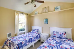 Coastal Lincoln City Home w/ Spacious Deck! - Intérieur