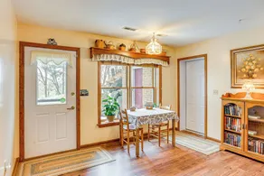 Charming Apartment w/ Yard & Beautiful Gardens! - Interiør