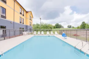 Super 8 by Wyndham Crossville TN - Piscine