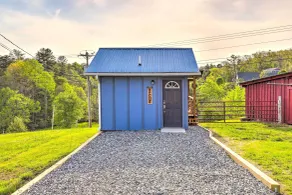 Pet-Friendly Studio w/ Hot Tub & Views in Marshall - Interiör