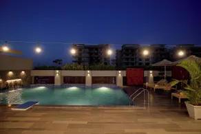 Lemon Tree Premier, Vadodara - Piscina