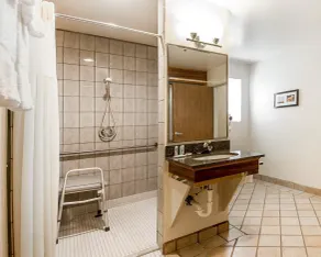 Quality Inn Petaluma - Sonoma - Bathroom