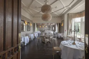 Falcon Manor Hotel - Restaurant
