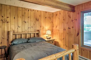 Rustic Cozy Cabin on Island Lake w/ Fire Pit, Dock - Innvendig
