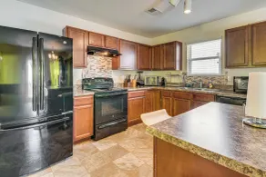 6 Mi to Atlanta Airport! Home w/ Furnished Patio - Innvendig