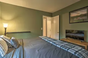 Pet-Friendly Townhome w/ Community Hot Tub! - Intérieur
