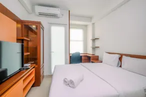 Nice and Fancy Studio at Transpark Cibubur Apartment By Travelio - Zimmer