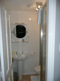 Glenville House - Adults Only - Incl FREE off-site health club with swimming pool, hot tub, sauna & steam room - Baño