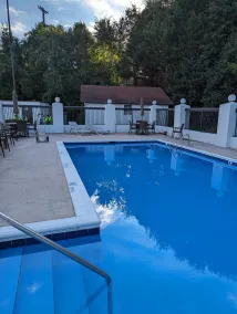 Quality Inn Danville - University Area - Piscine