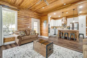 Furnished Deck + Views: Rural Schulenburg Retreat - Interiör
