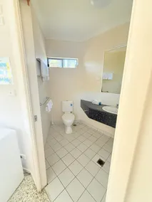 Emu Park Beach Resort - Bathroom
