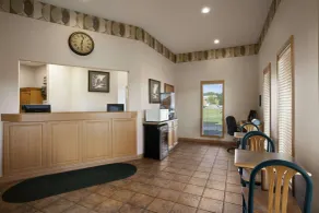 Super 8 by Wyndham Collinsville St. Louis - Hall