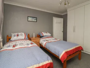 19 Slinger Road - Room